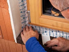 8. Fenster umlaufend verkleben
